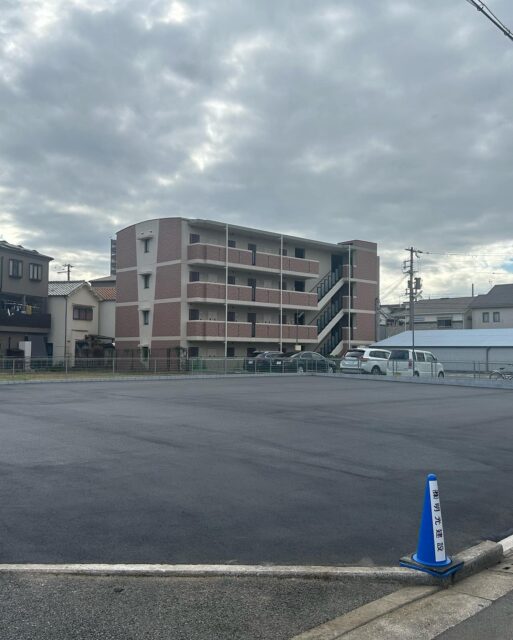 [駐車場舗装工事]

駐車場舗装工事完了しました！