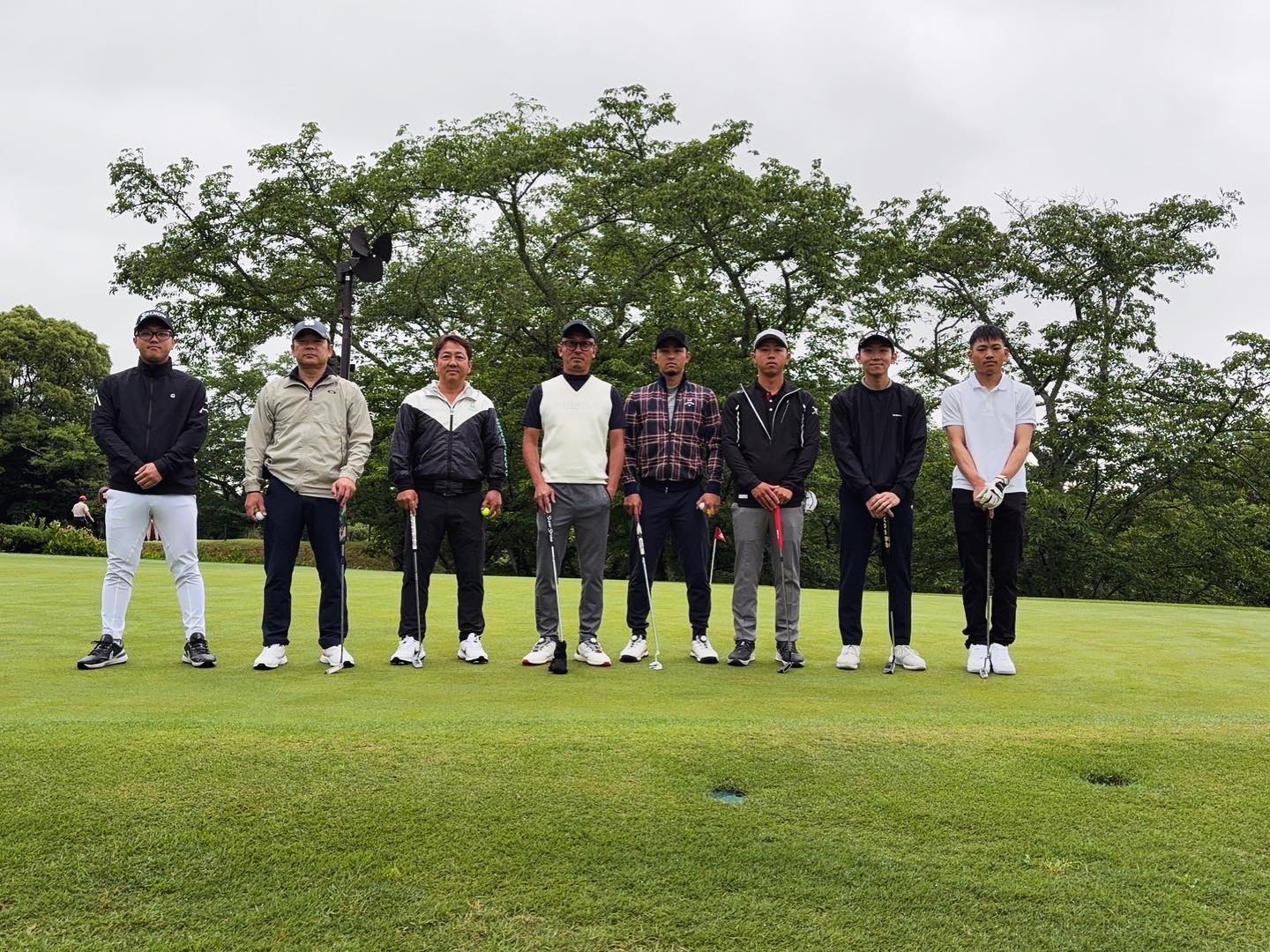 第一回MEIKOゴルフ部カップ
開催致しました。
あいにくの雨☔模様だったけど
皆んなで楽しんでラウンドしました♪ 
次回は11月開催予定🗓️
頑張って練習👍ご安全に🦺